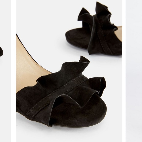 MADELEINE RUFFLE HEEL - Picture 6 of 6